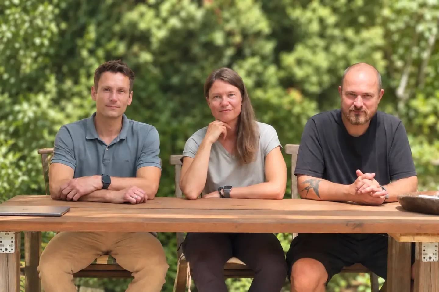 Marco Bullin, Anja Bullin und Sven Harazim am gemeinsamen Arbeitstisch